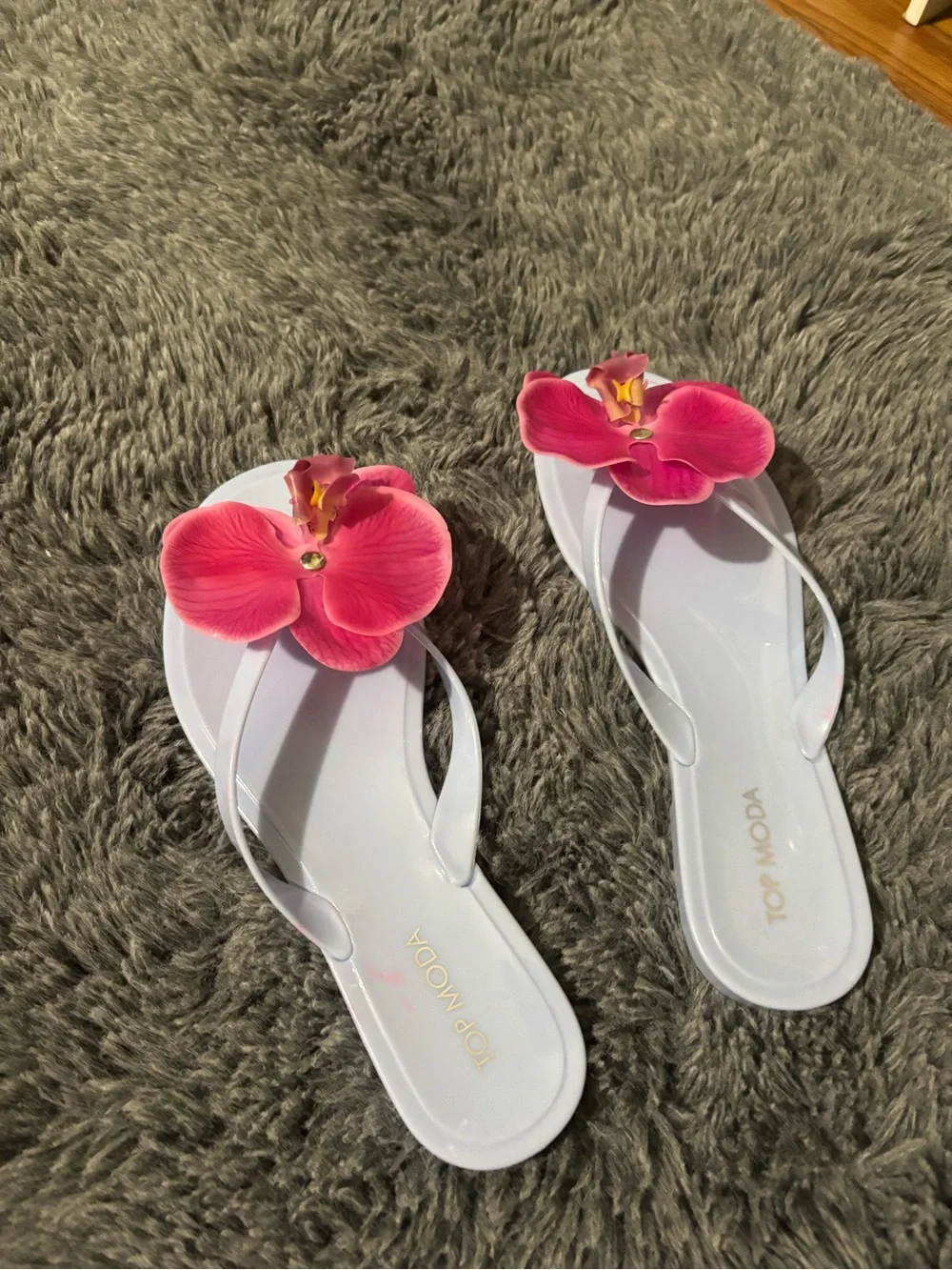 TOP Moda White Flip Flop Sandals with Pink Orchid Detail